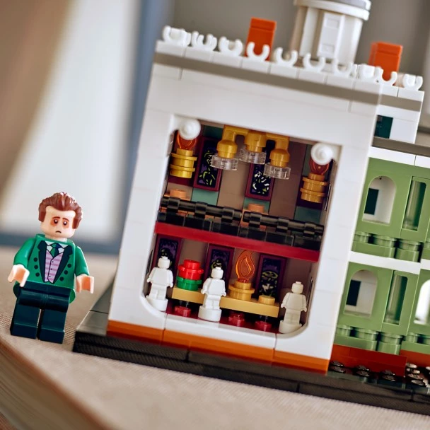 LEGO The Haunted Mansion 40521 – Disneyland 2 LEGO The Haunted Mansion 40521 – Disneyland - Image 2